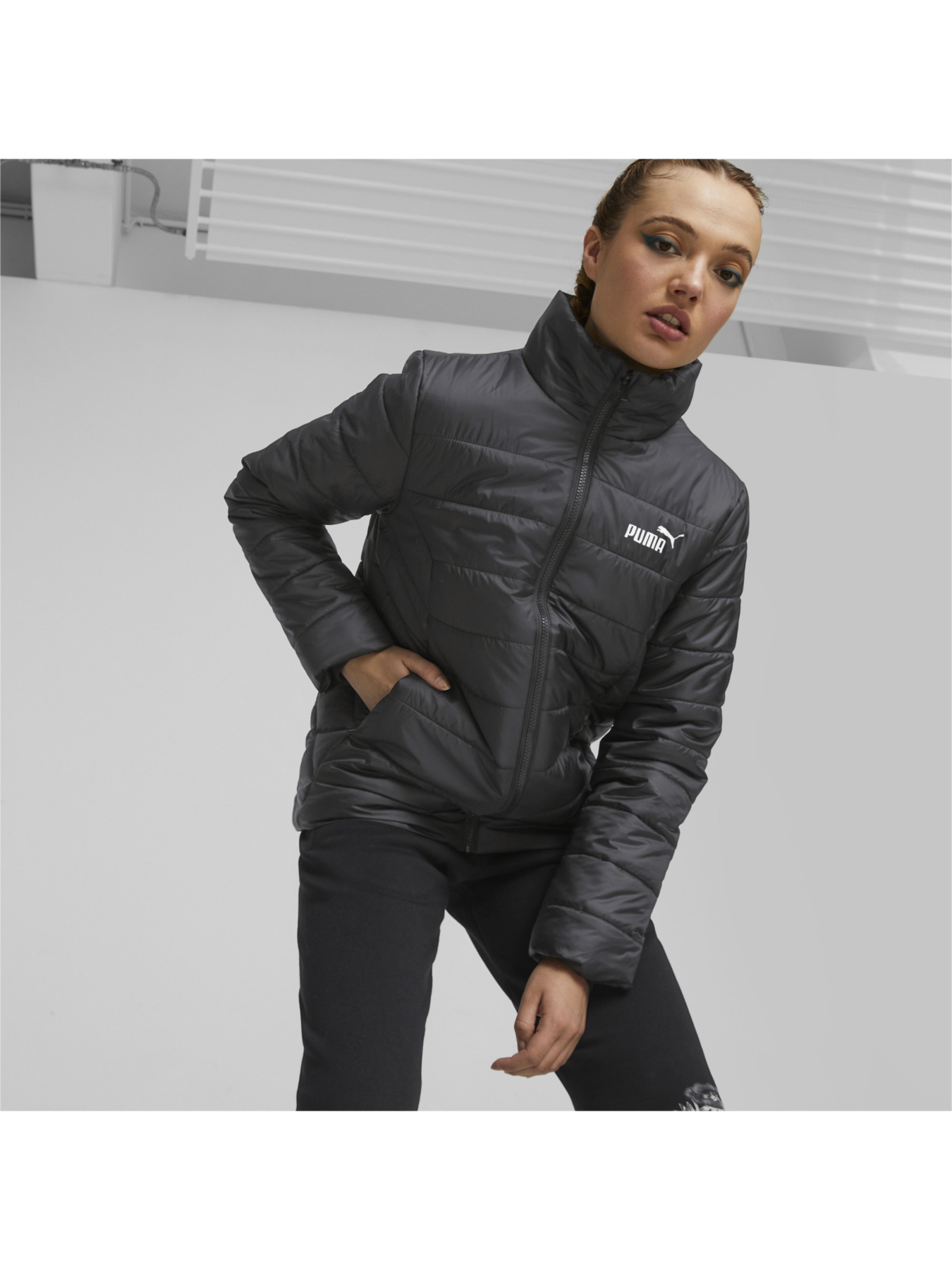 Куртки и дубленки PUMA модель 849398 Фото