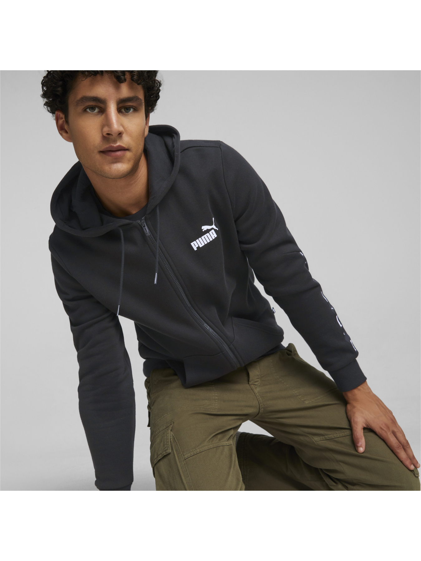 Кофта спортивная PUMA Ess+ Tape Full-zip Hoodie модель 670270 Фото