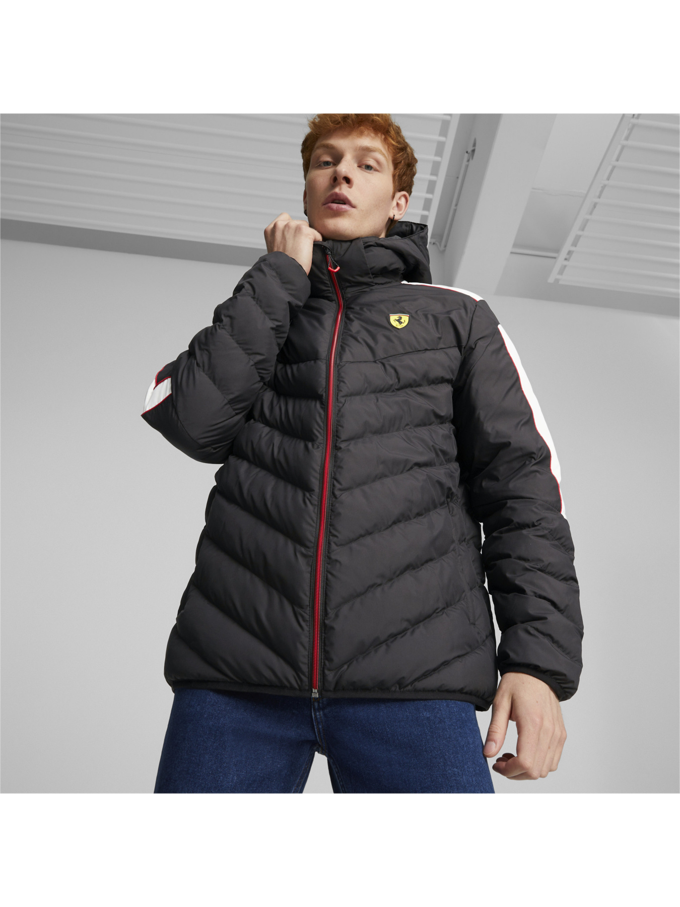 Демісезонна куртка PUMA Ferrari Race Mt7 Ecolit Jkt модель 535825 Фото