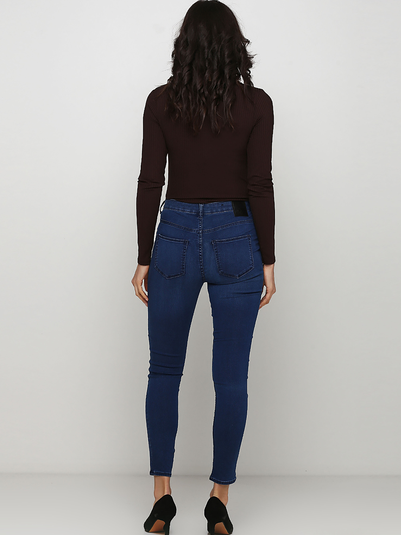 Зауженные джинсы Weekday модель 41568 Фото