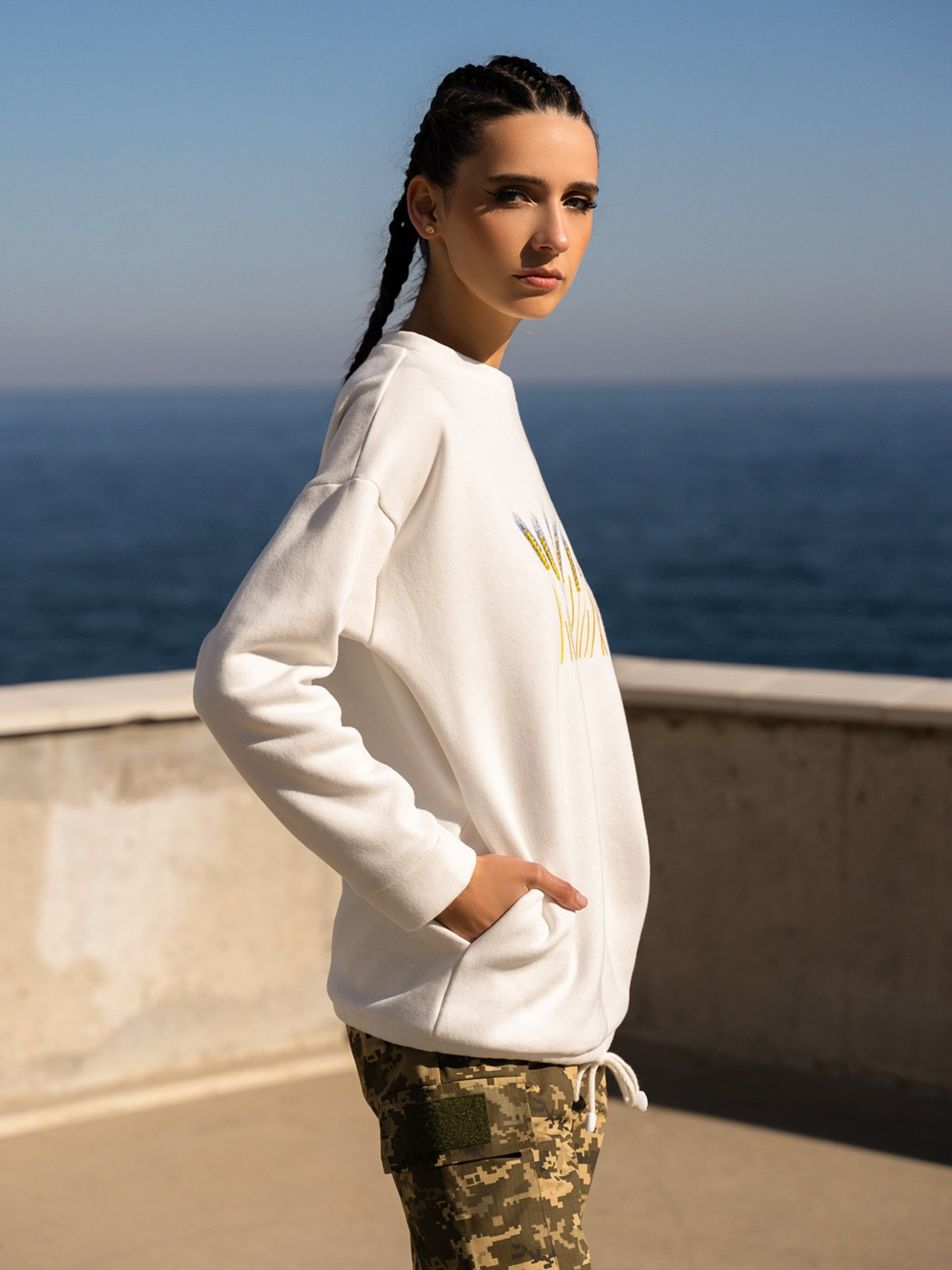 Свитшот ISSA Plus модель 13600_milky Фото