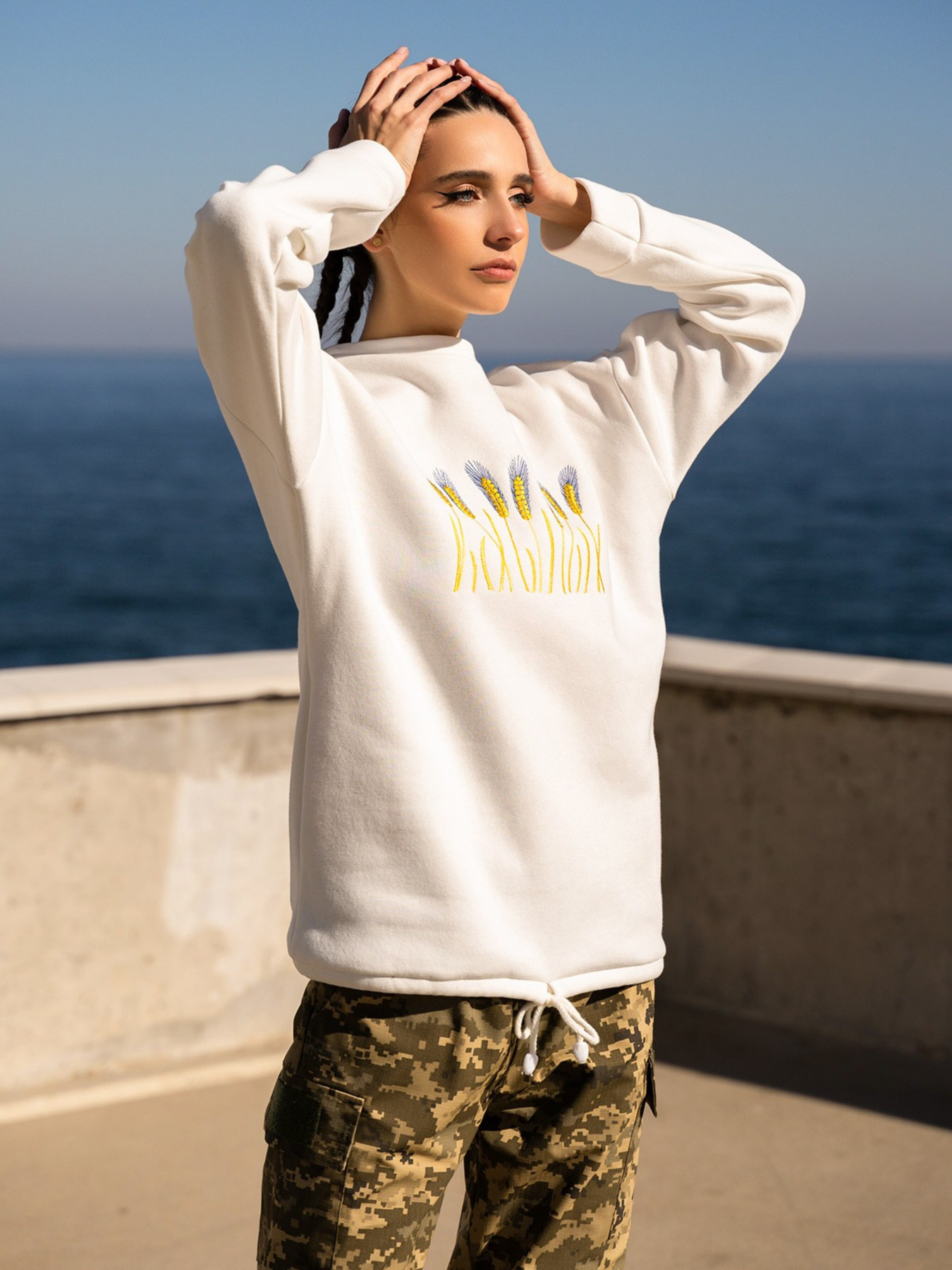 Свитшот ISSA Plus модель 13600_milky Фото