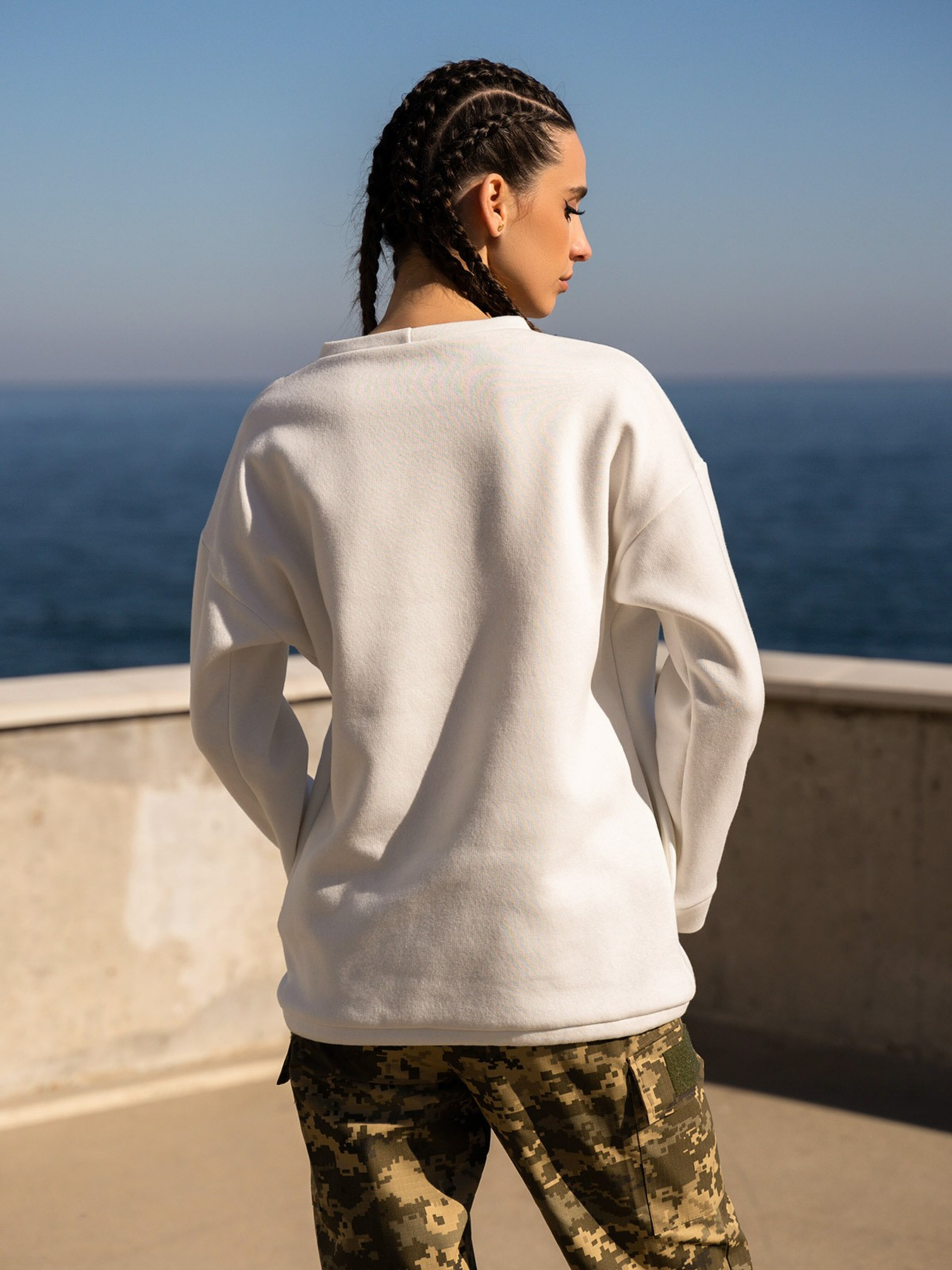 Свитшот ISSA Plus модель 13600_milky Фото