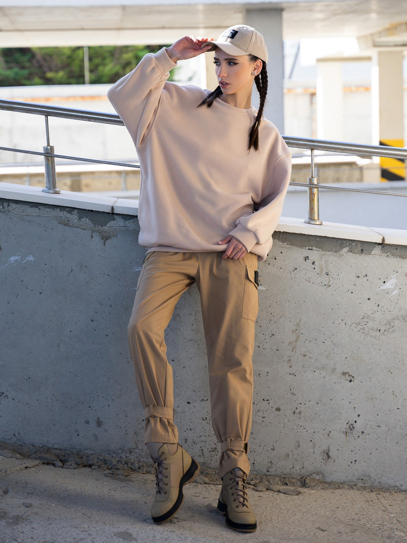 Свитшот ISSA Plus модель 13603_beige Фото