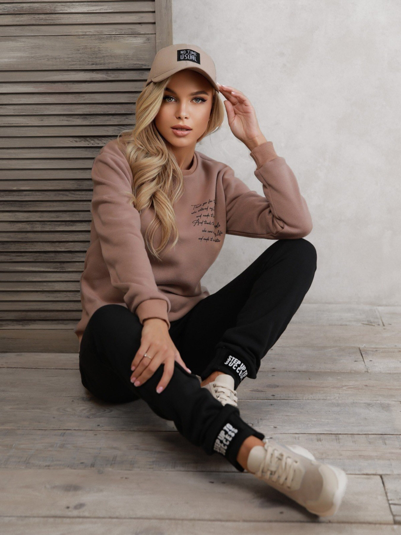 Свитшот ISSA Plus модель 12295_beige Фото