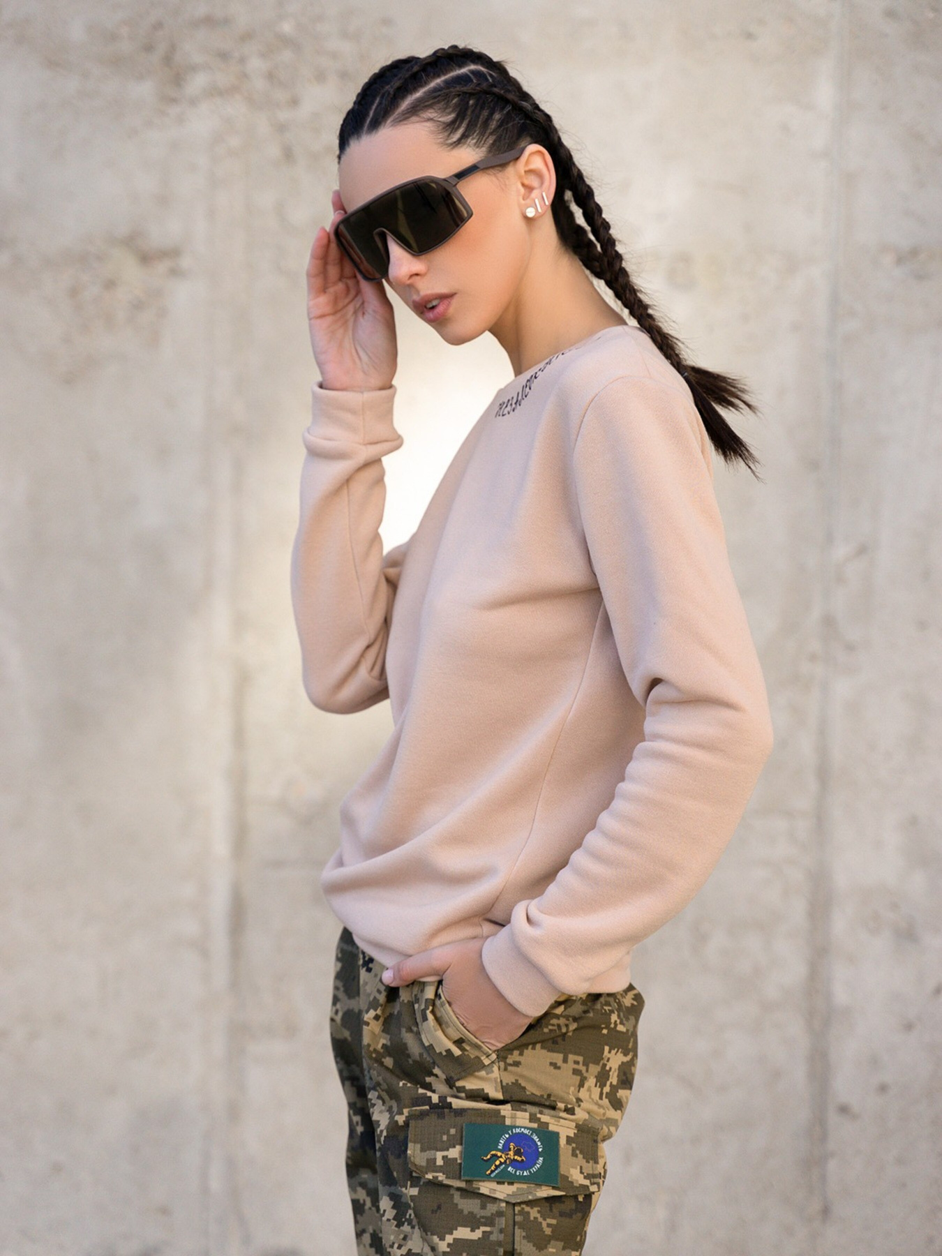 Свитшот ISSA Plus модель 13599_beige Фото