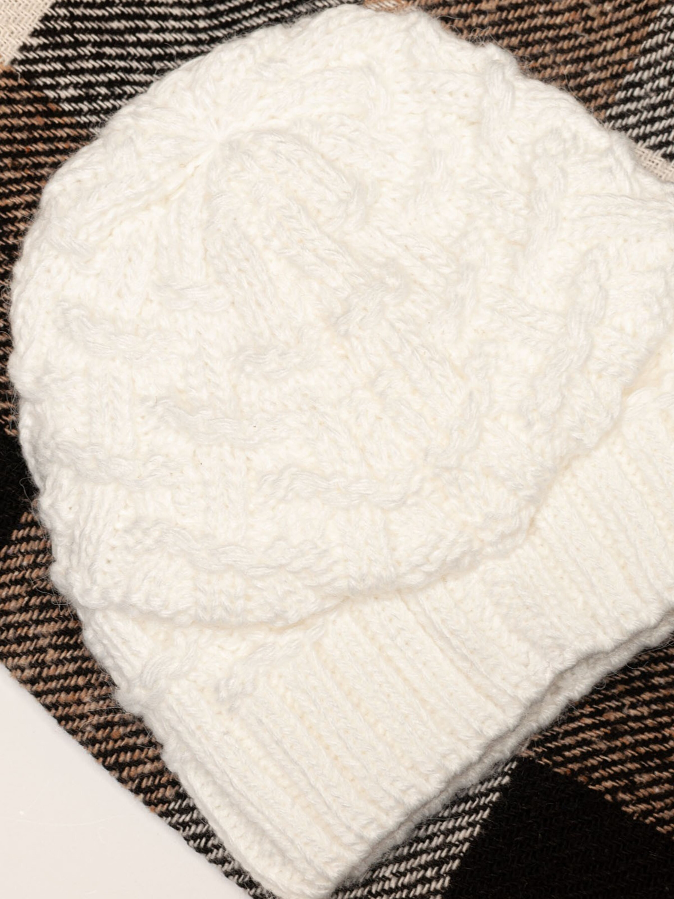 Шапка ISSA Plus модель SH-15_white Фото