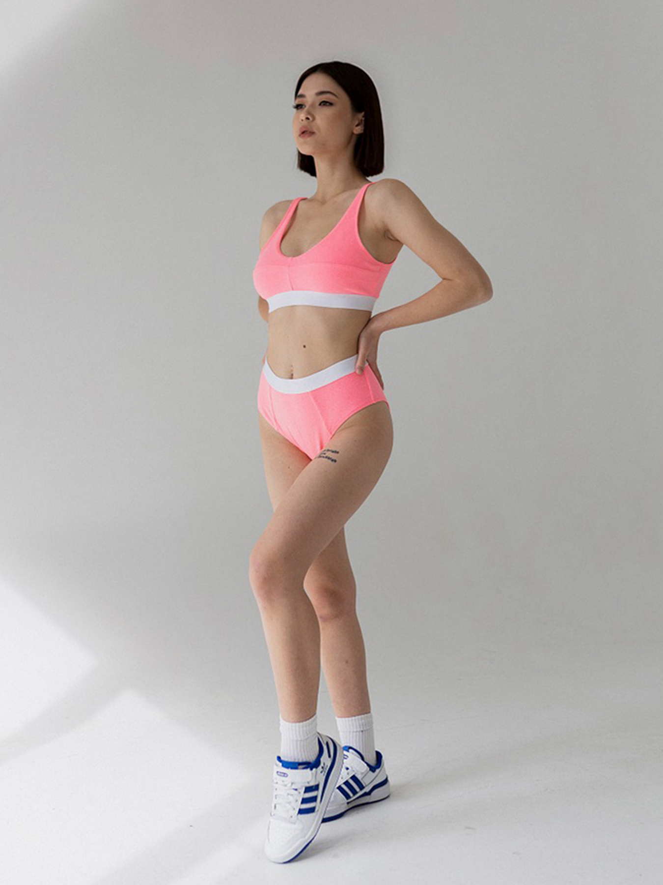 Топ спортивный OVA OVA модель 171B-2pi Фото