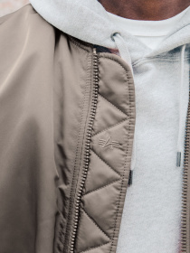 Куртки и дубленки Alpha Industries модель MJM21000C1_065 Фото