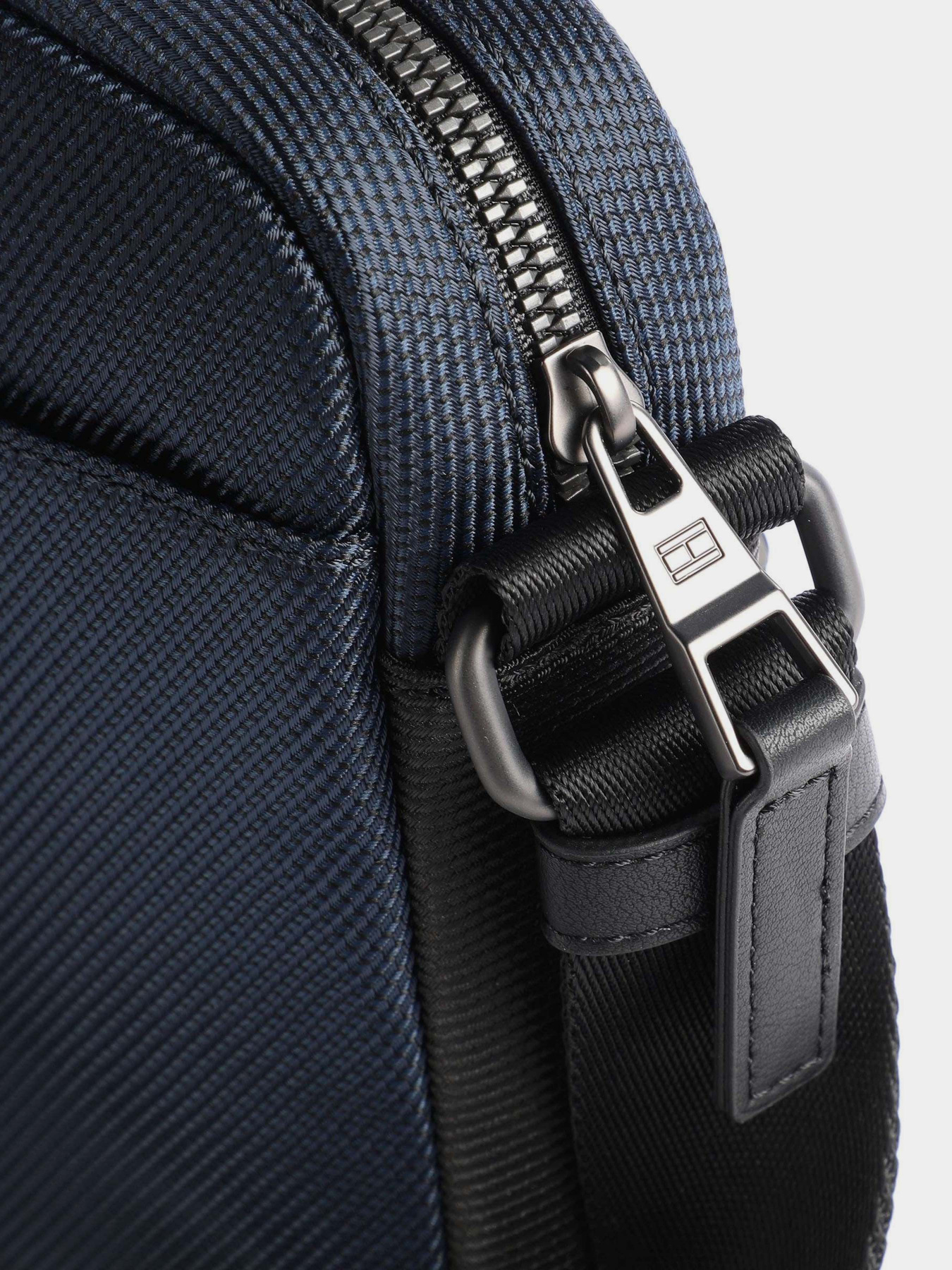 Сумки Tommy Hilfiger модель AM0AM09269-DW5 Фото