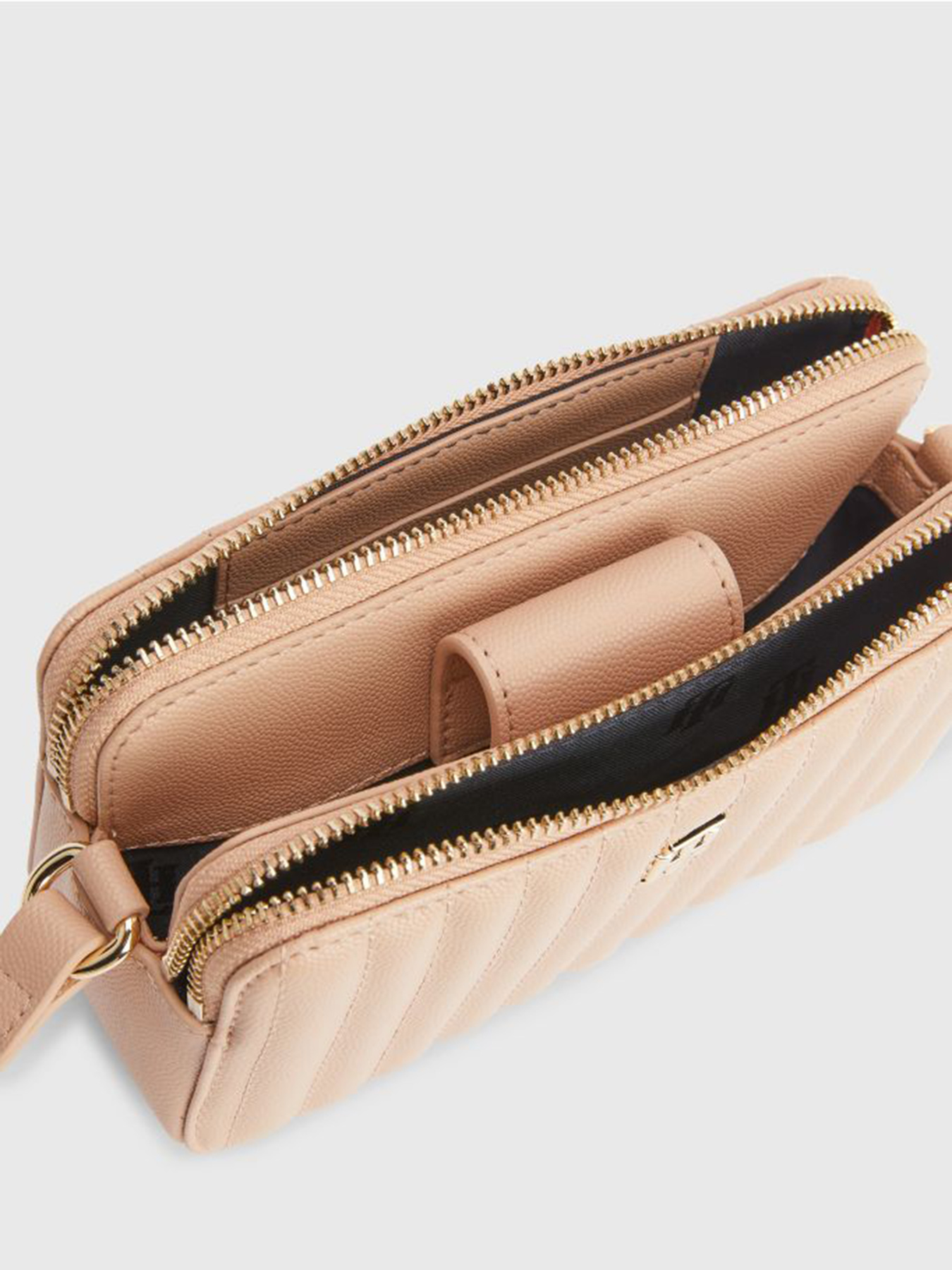 Сумки Tommy Hilfiger модель AW0AW13143-ABR Фото