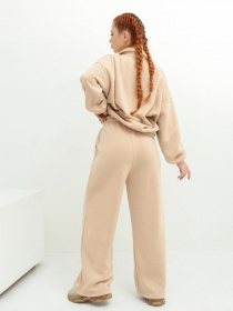 Повседневный костюм ISSA Plus модель 13618_beige Повседневный костюм ISSA Plus модель 13618_beige Фото