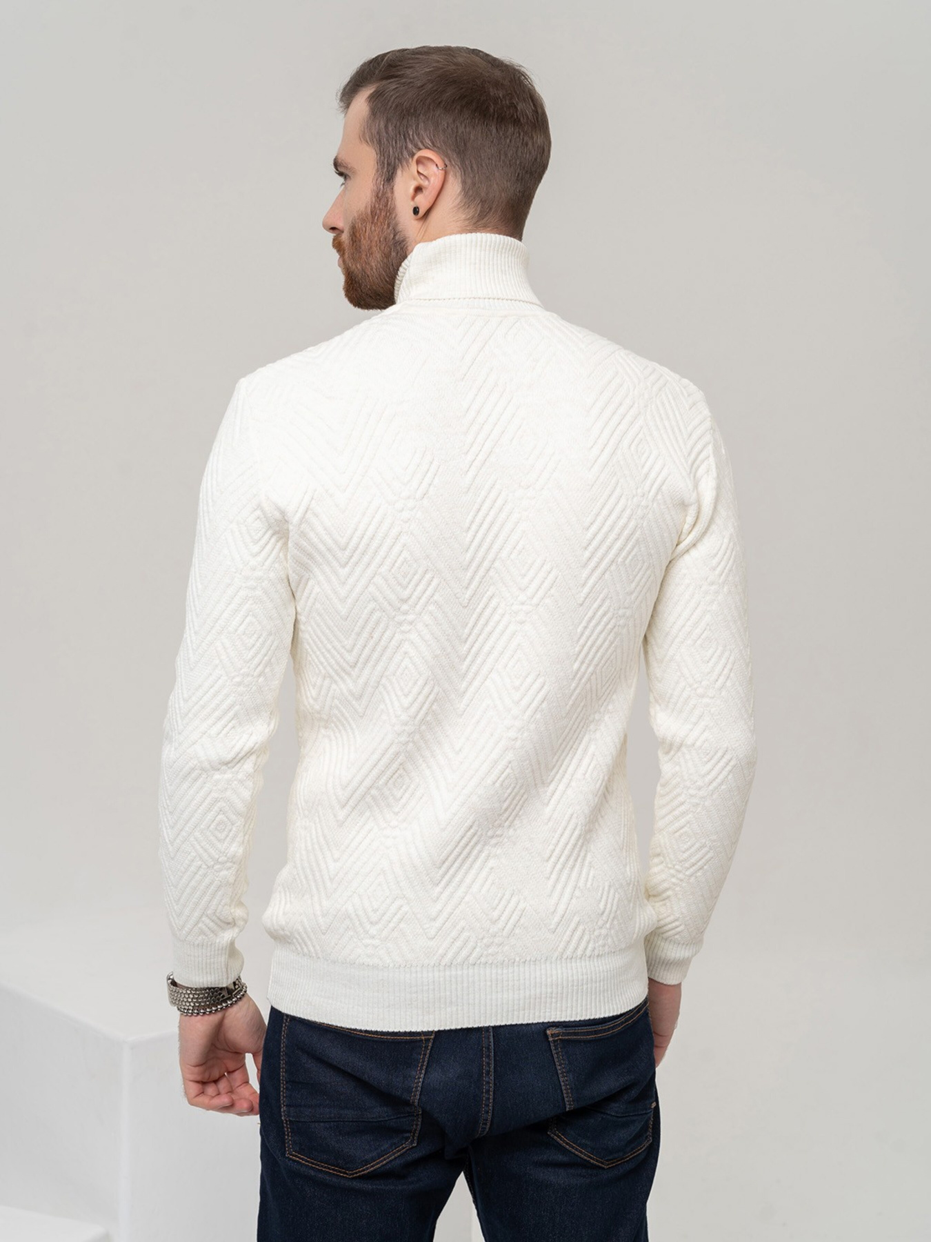 Свитер ISSA Plus модель GN4-87_milky Фото