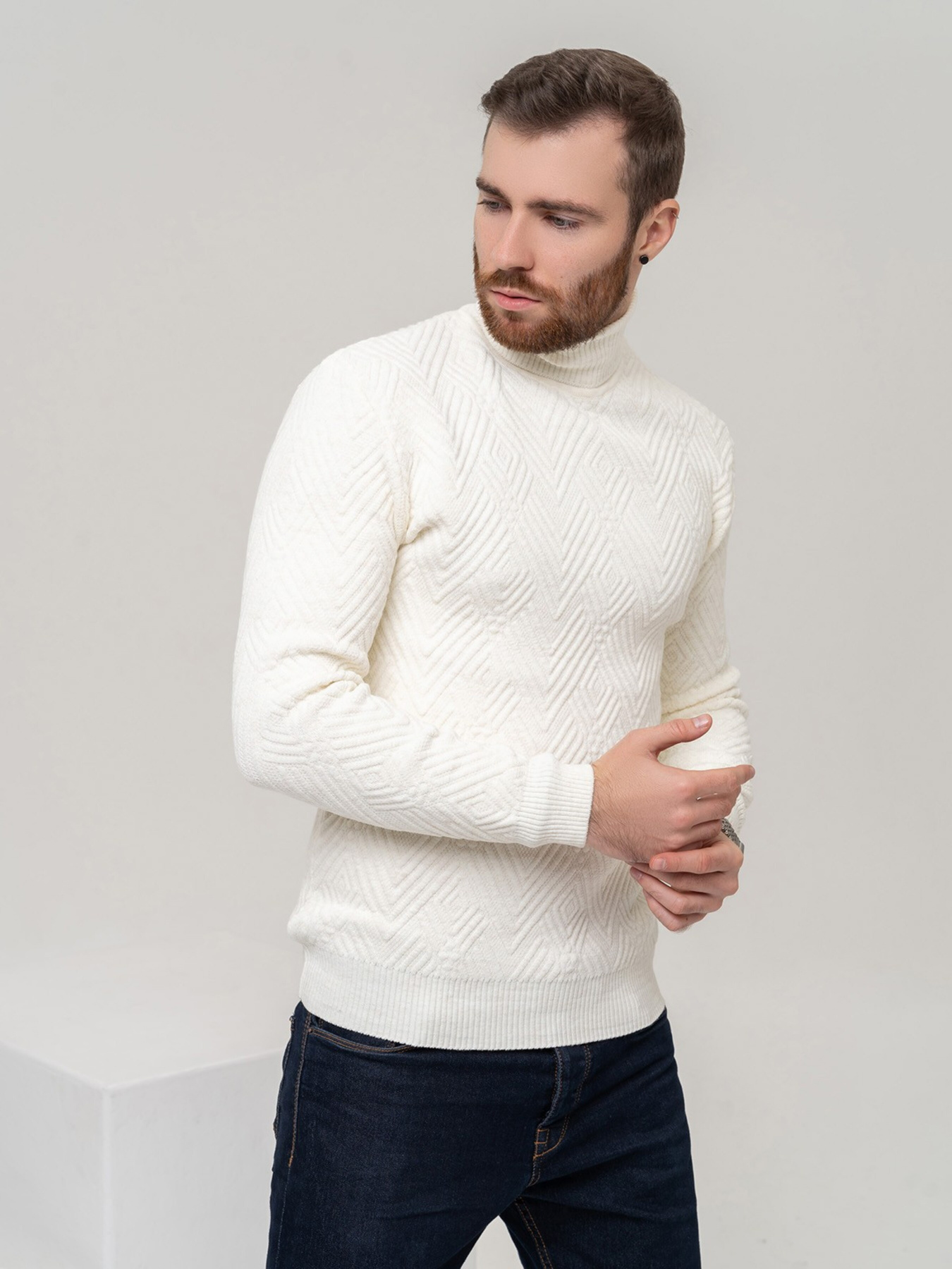 Свитер ISSA Plus модель GN4-87_milky Фото