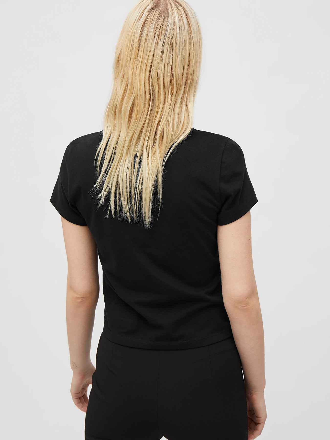 Футболка Weekday модель 38967 Фото