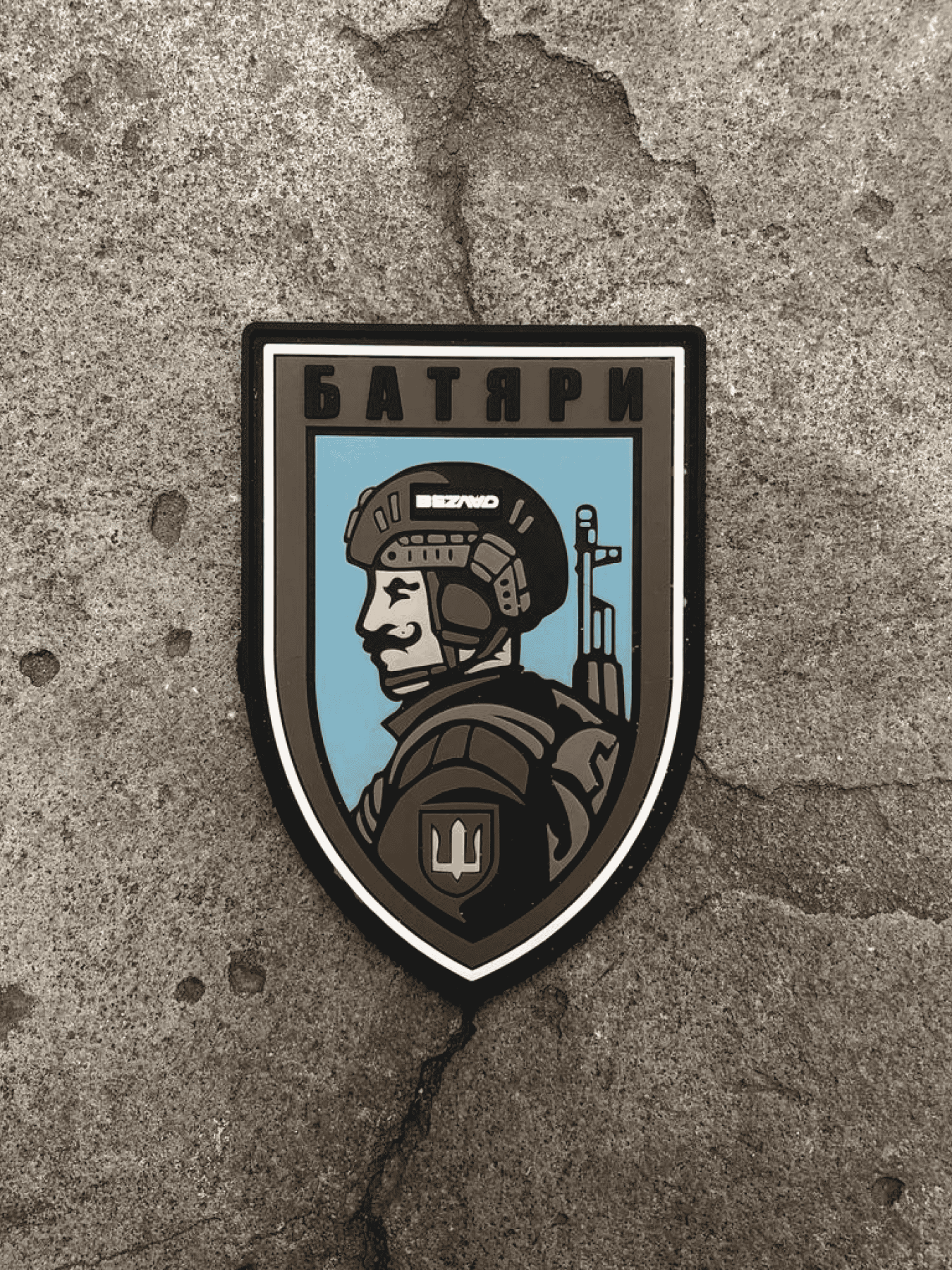 Значки Bezlad модель chevronbatiartwo Фото