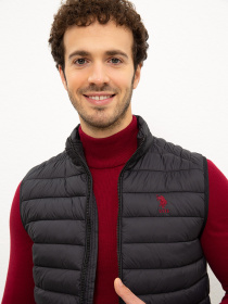 Утеплений жилет US Polo модель G081GL010.000.1071431.VR046 Утеплений жилет US Polo модель G081GL010.000.1071431.VR046 Фото