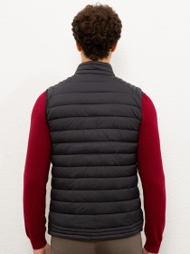 Утеплений жилет US Polo модель G081GL010.000.1071431.VR046 Утеплений жилет US Polo модель G081GL010.000.1071431.VR046 Фото