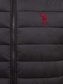 Утеплений жилет US Polo модель G081GL010.000.1071431.VR046 Утеплений жилет US Polo модель G081GL010.000.1071431.VR046 Фото