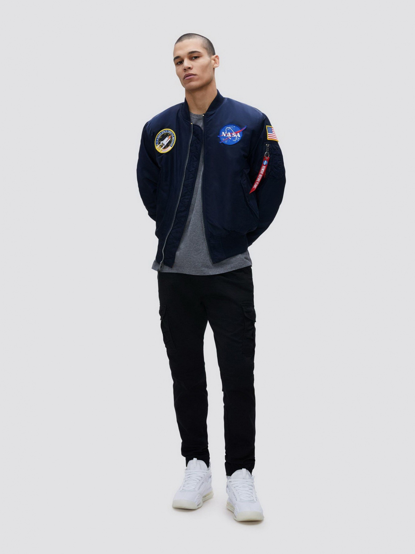 Куртки и дубленки Alpha Industries модель MJM21093C1_410 Фото