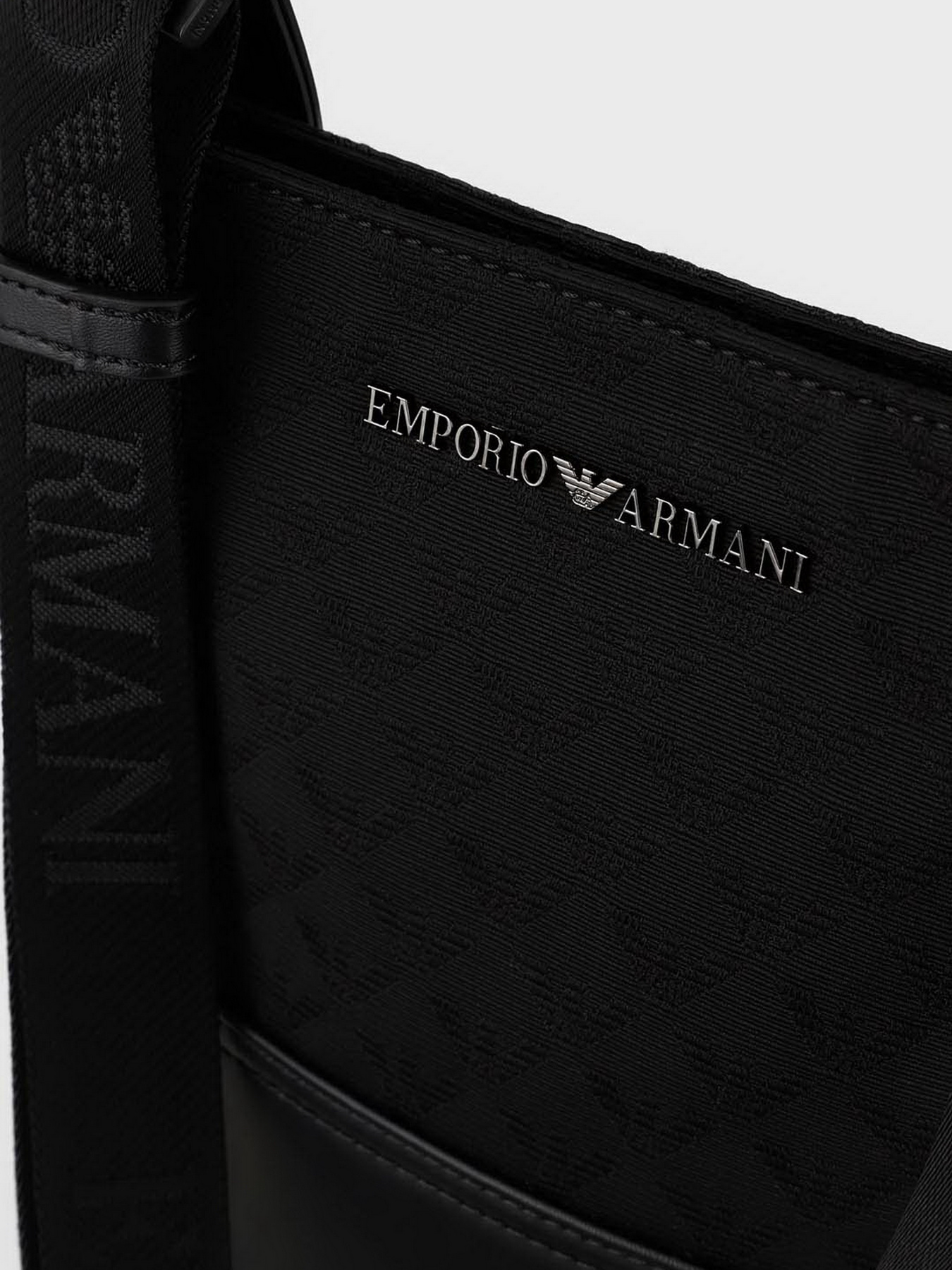 Сумки Emporio Armani модель Y4M234-Y022V-81336 Фото