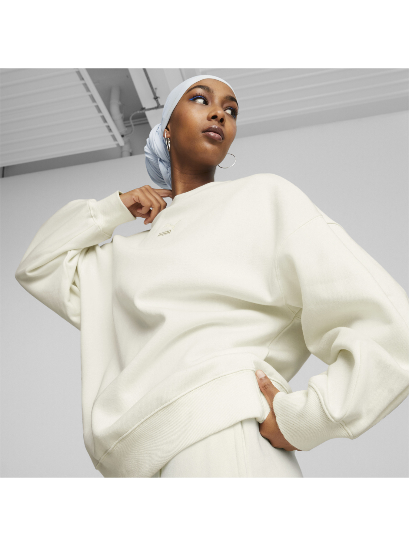 Свитшот PUMA Classics Oversized Crew модель 671746 Фото