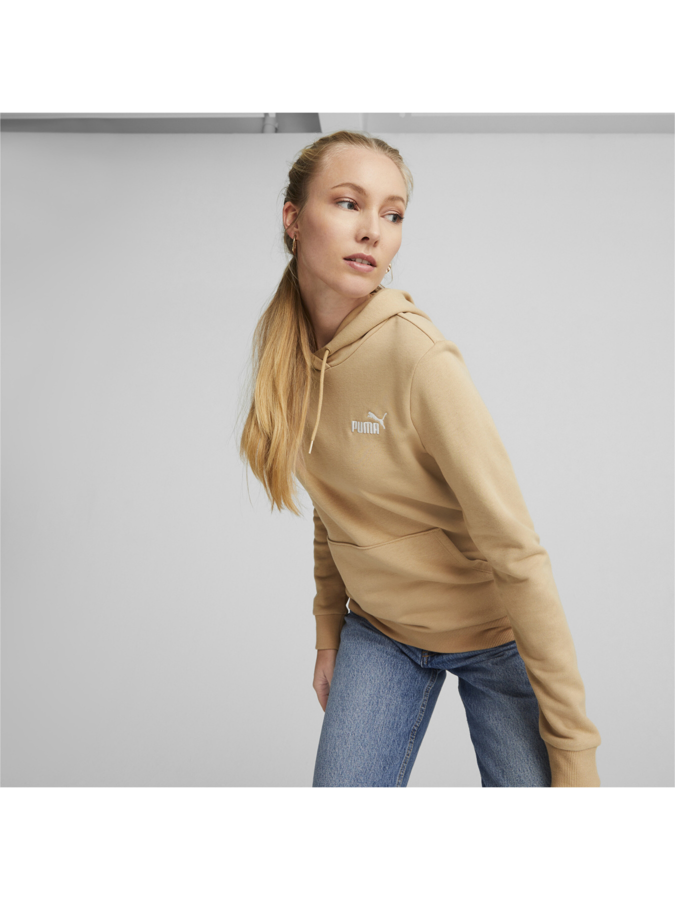 Худи PUMA Ess+ Embroidery Hoodie модель 848332 Фото