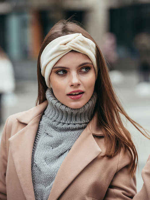 Бежевая бархатная повязка для волос MyScarf модель mp196162 Фото