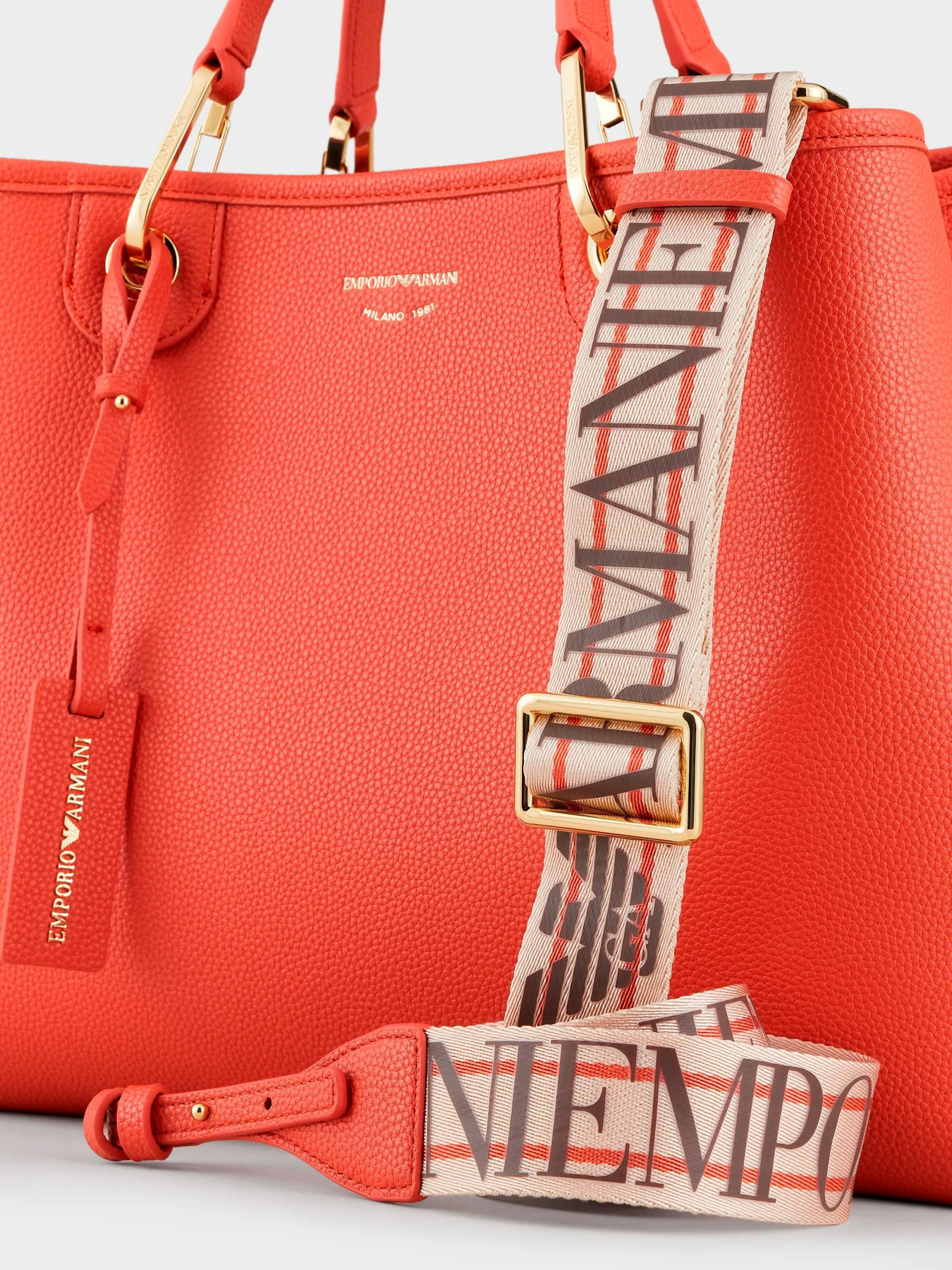 Сумки Emporio Armani модель Y3D165-YFO5B-89612 Фото