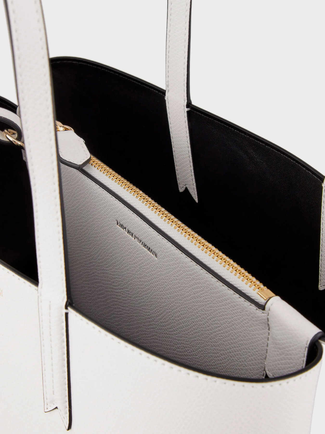 Сумки Emporio Armani модель Y3D245-YH15A-83467 Фото