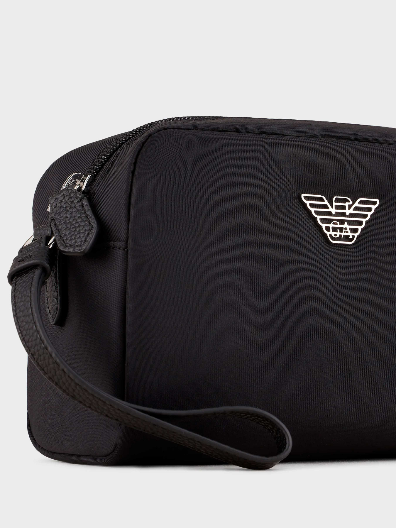 Кошельки Emporio Armani модель Y3H321-YVL7E-80001 Фото