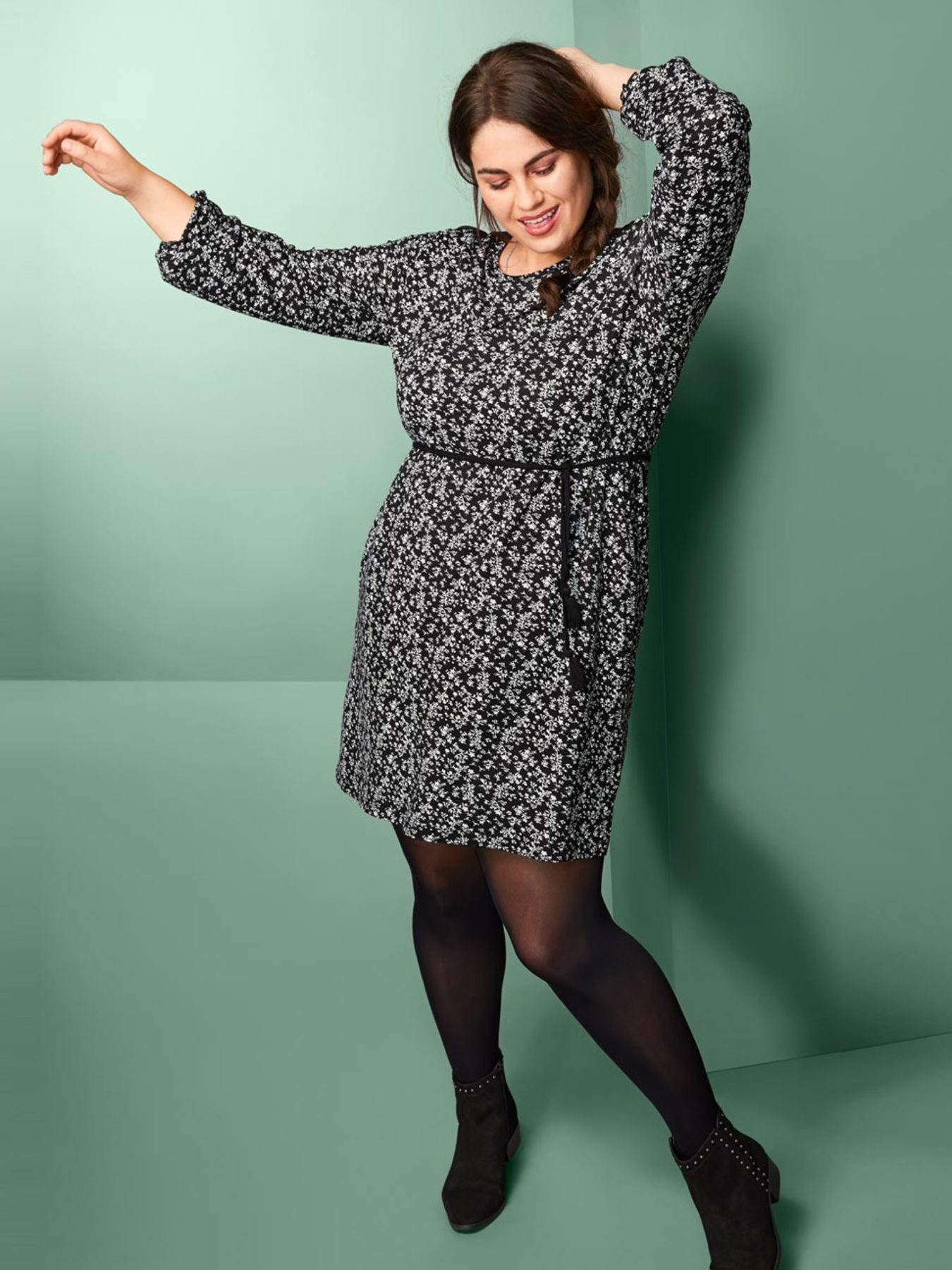 Платье мини Tchibo модель T1674842807 Фото