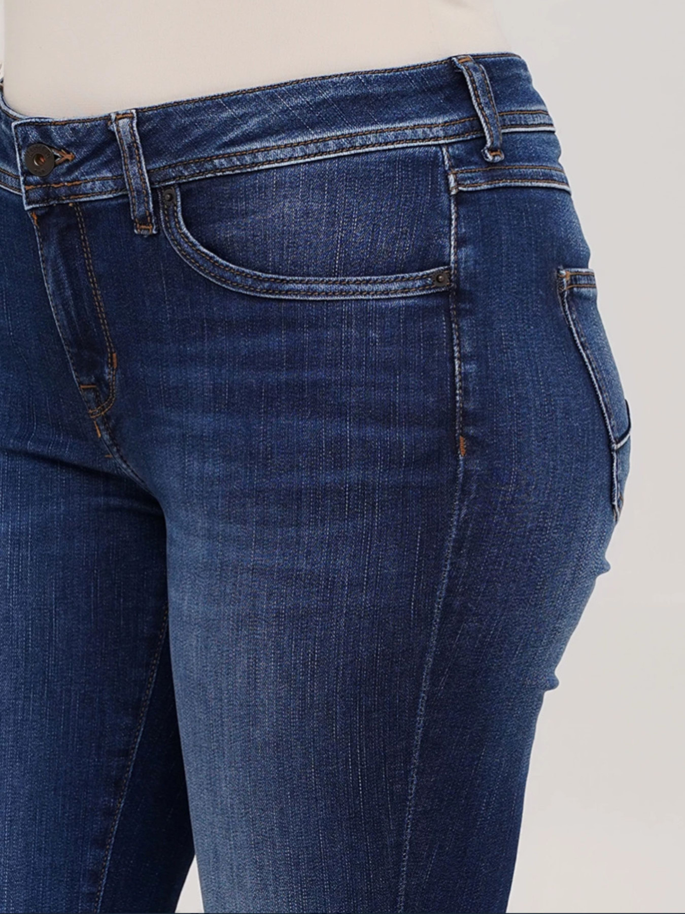 Завужені джинси Mustang Jeans модель 1011641 Завужені джинси Mustang Jeans модель 1011641 Фото