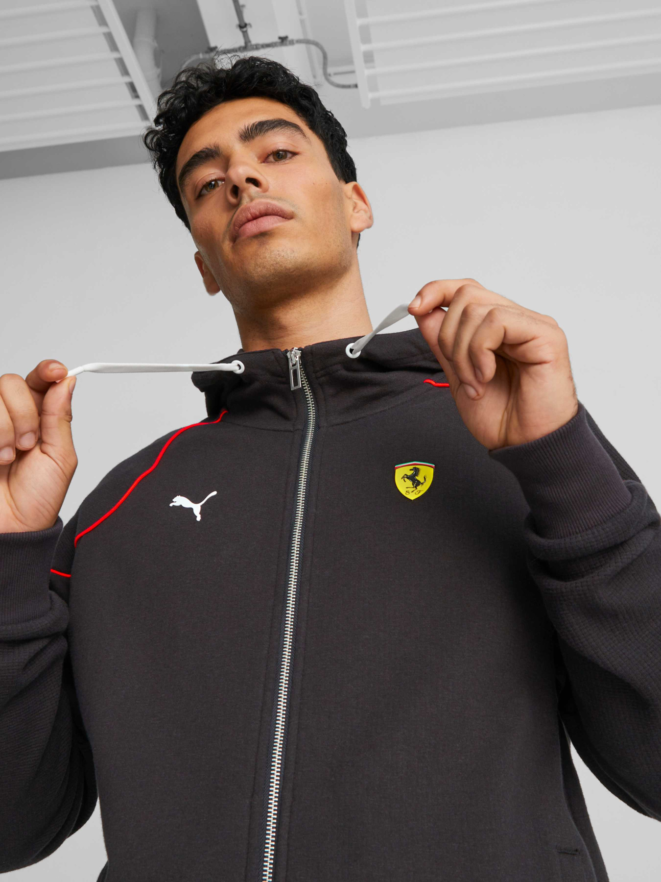 Спортивная кофта PUMA Ferrari Race Hooded Swt Jkt модель 538164 Спортивная кофта PUMA Ferrari Race Hooded Swt Jkt модель 538164 Фото