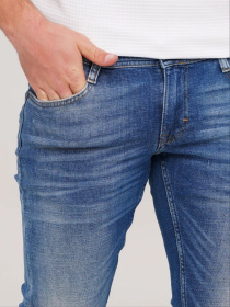 Завужені джинси Mustang Jeans модель 4009707 Завужені джинси Mustang Jeans модель 4009707 Фото