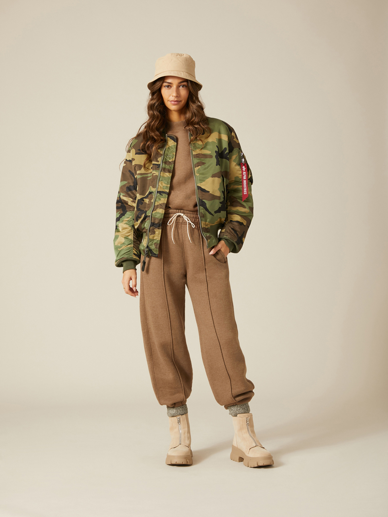 Куртки и дубленки Alpha Industries модель MJM21000C1_961 Фото