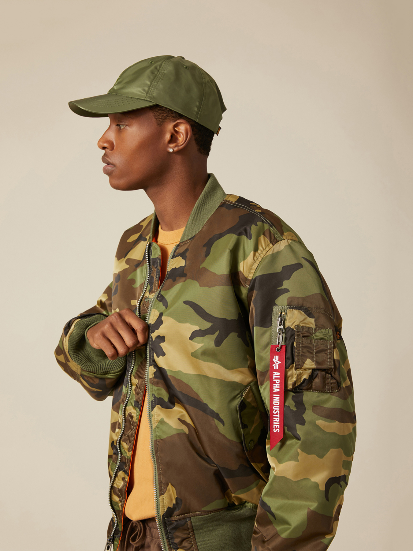 Куртки и дубленки Alpha Industries модель MJM21000C1_961 Фото