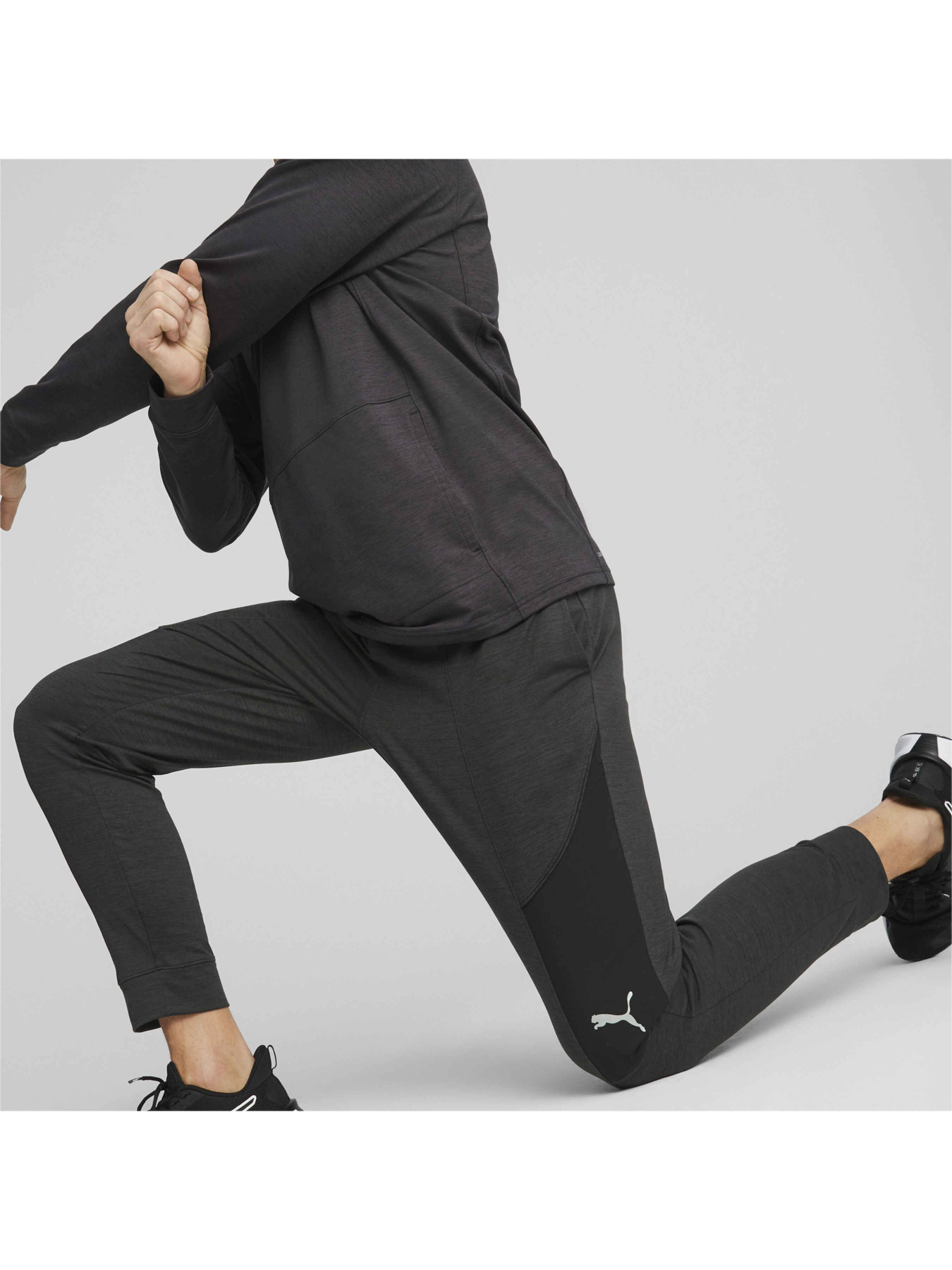 Штани спортивні PUMA Train Cloudspun Jogger модель 523127 Фото