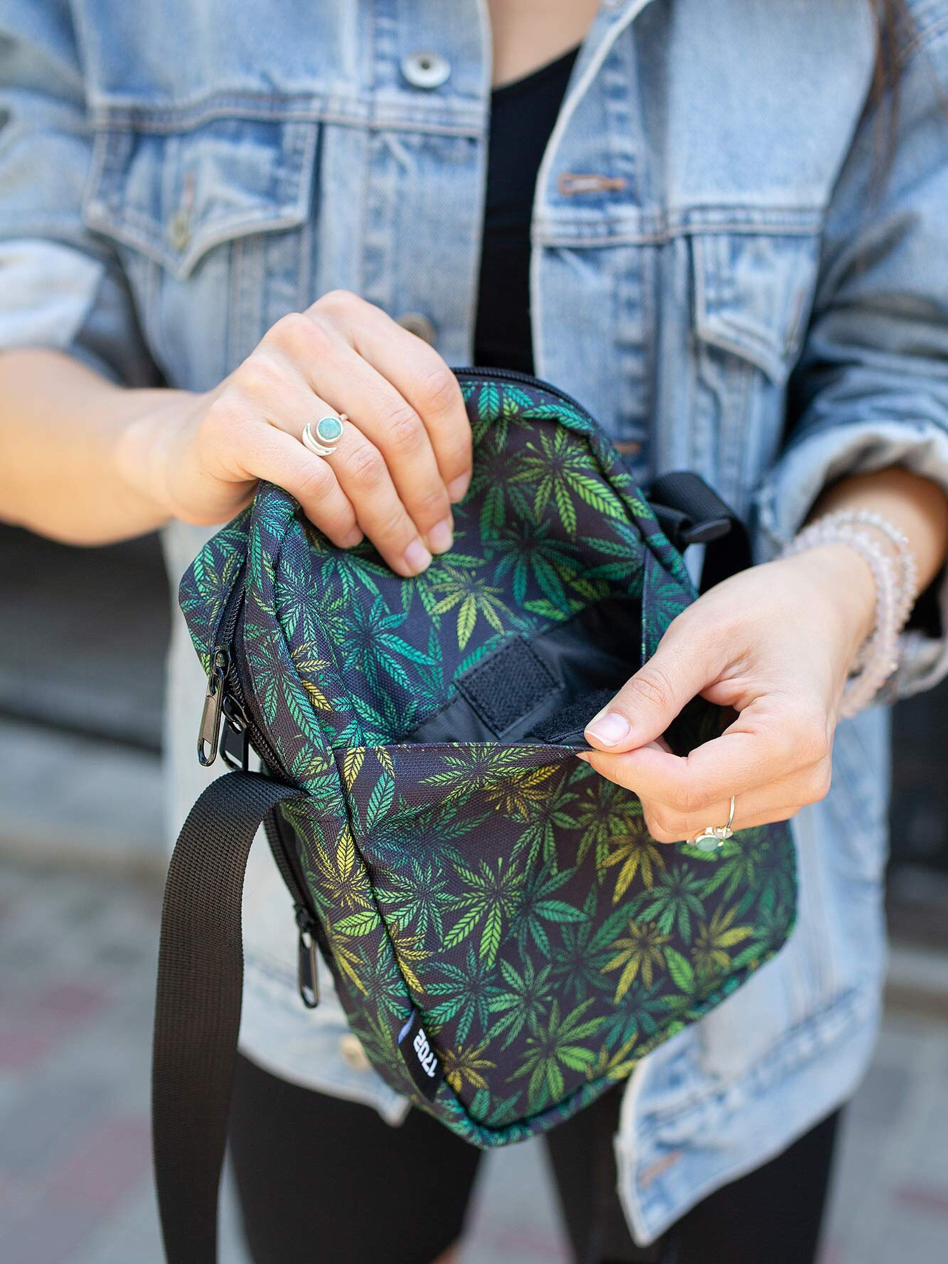 Мессенджер Without модель 8048140 Фото