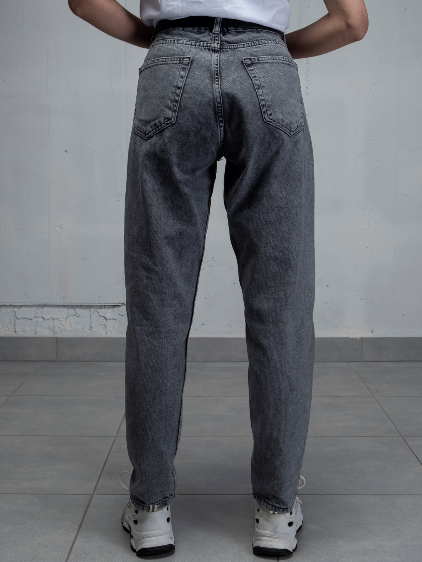 Джинси мом Without модель 8055022 Джинси мом Without модель 8055022 Фото