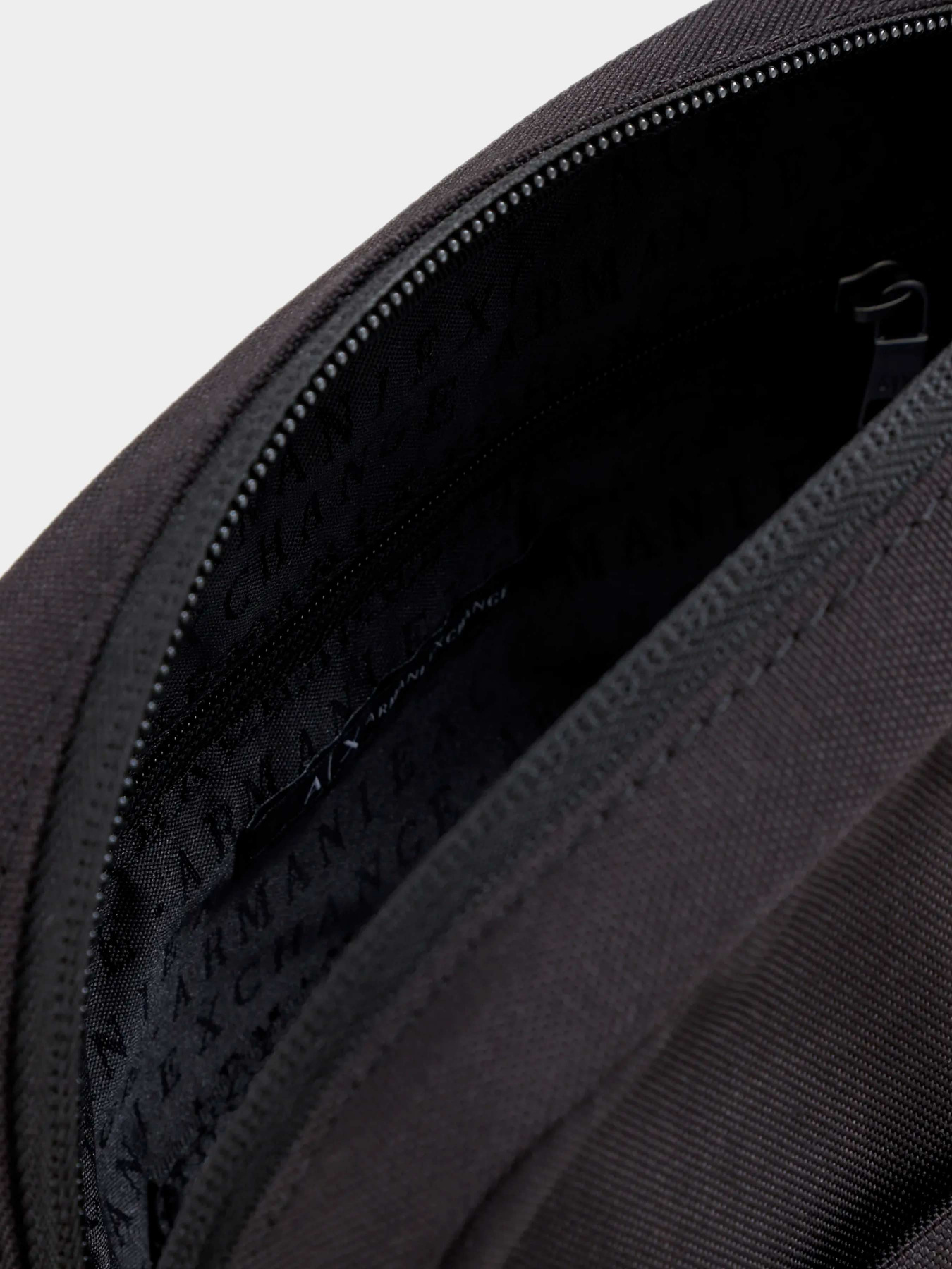 Сумки Armani Exchange модель 952337-CC124-00020 Фото