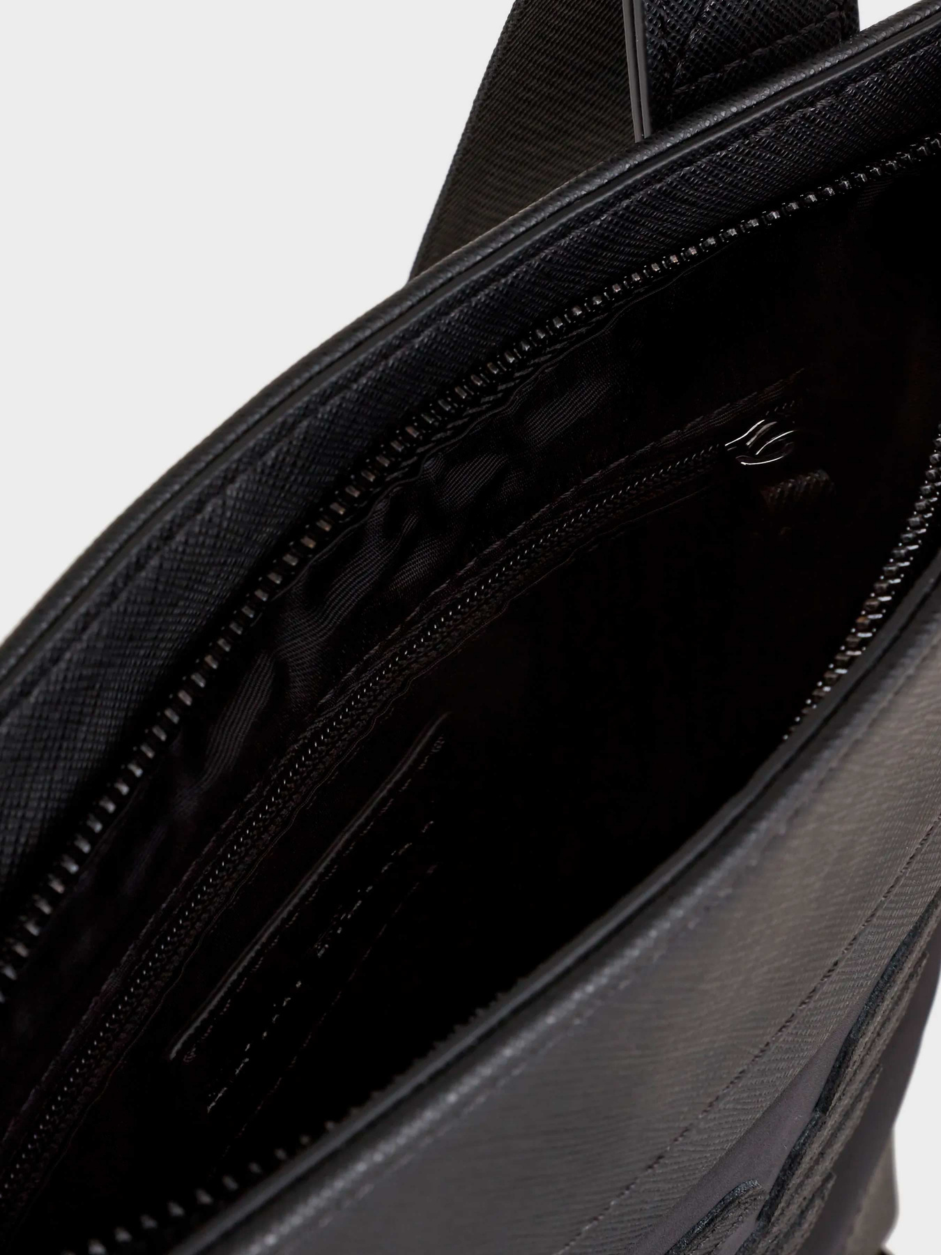 Сумки Emporio Armani модель Y4M185-Y216J-81073 Фото
