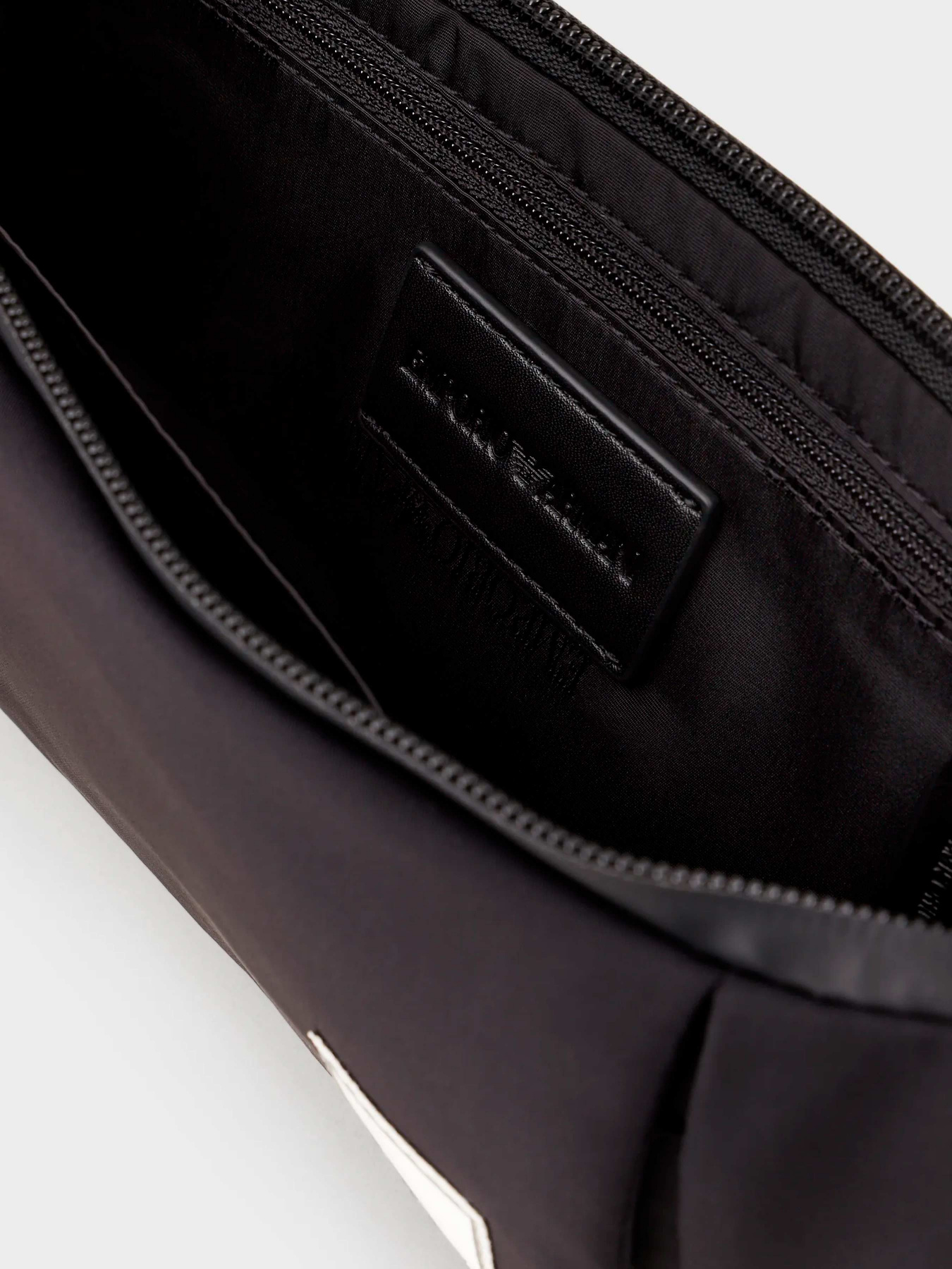 Сумки Emporio Armani модель Y4O361-Y104V-84084 Фото