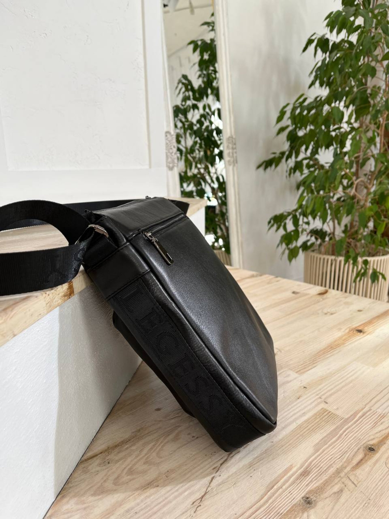 Мессенджер Legessy модель V_016_3_B Фото