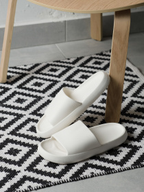 Шльопанці Without модель 8048952 Фото