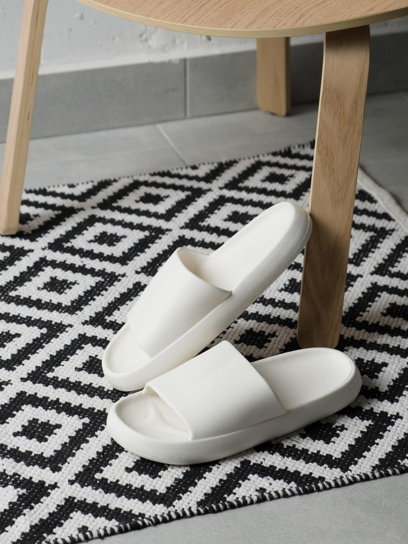 Шльопанці Without модель 8048952 Фото