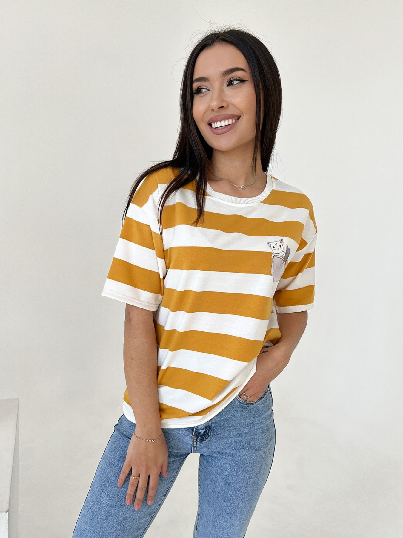 Футболка ISSA Plus модель WN20-431_mustard Футболка ISSA Plus модель WN20-431_mustard Фото