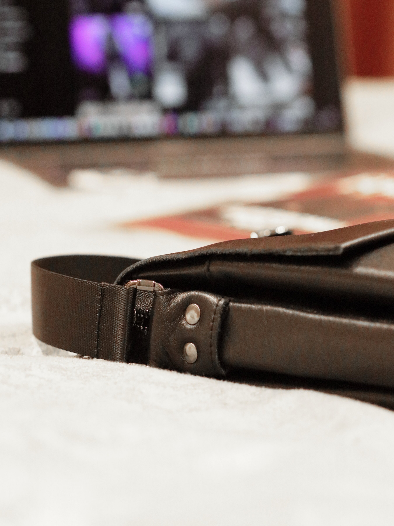 Мессенджер Legessy модель V_037_3_B Фото