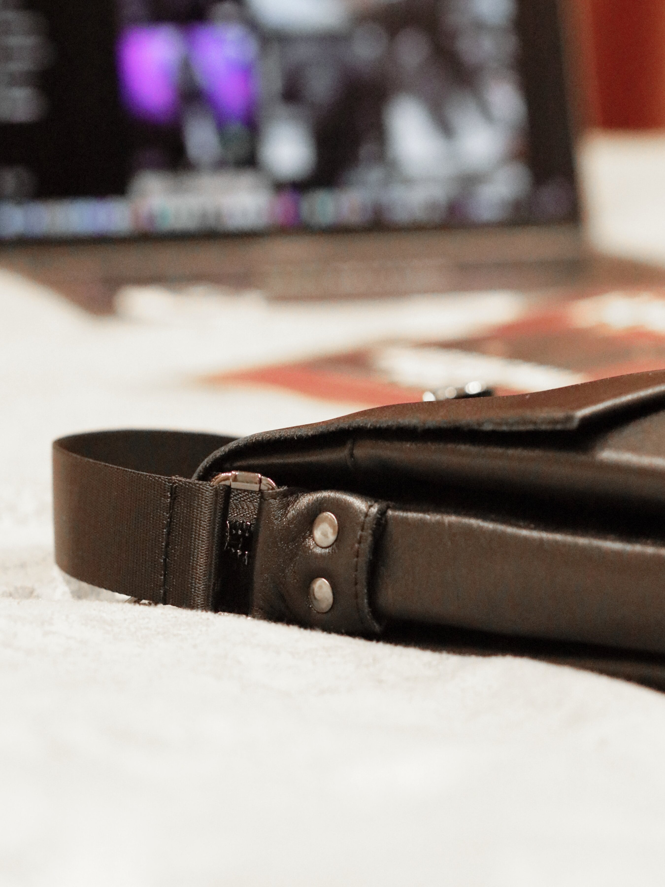 Мессенджер Legessy модель V_037_3_B Фото