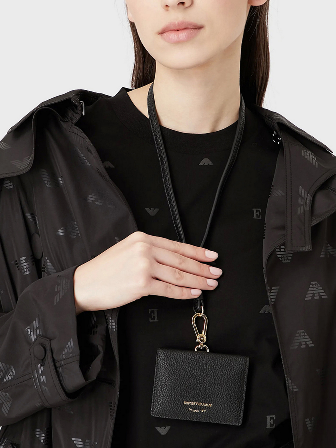 Косметички и холдеры Emporio Armani модель Y3H292-YFW9B-80001 Фото